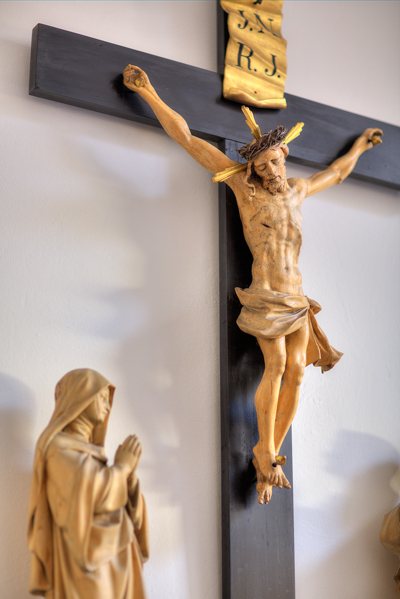 Holzkreuz i. d. Wdlg. Pfarrkirche